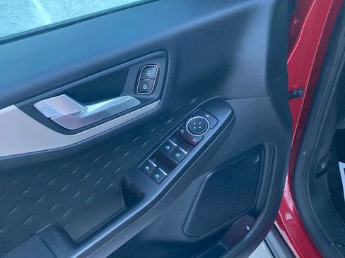 Used 2020 Ford Escape SE image 11