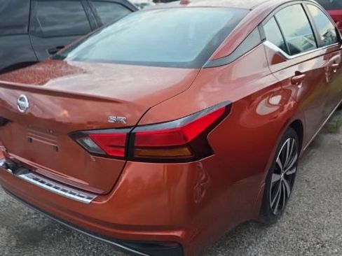 Used 2022 Nissan Altima 2.5 SR FWD image 2
