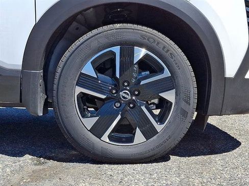 New 2025 Nissan Kicks SV AWD/4WD image 9