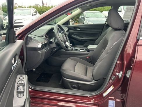Used 2024 Nissan Altima 2.5 SV image 10