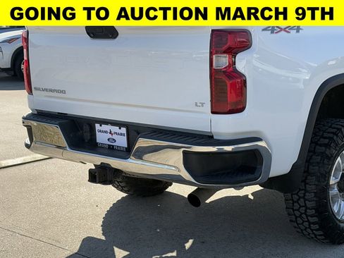Used 2022 Chevrolet Silverado 2500 LT w/ Convenience Package image 6