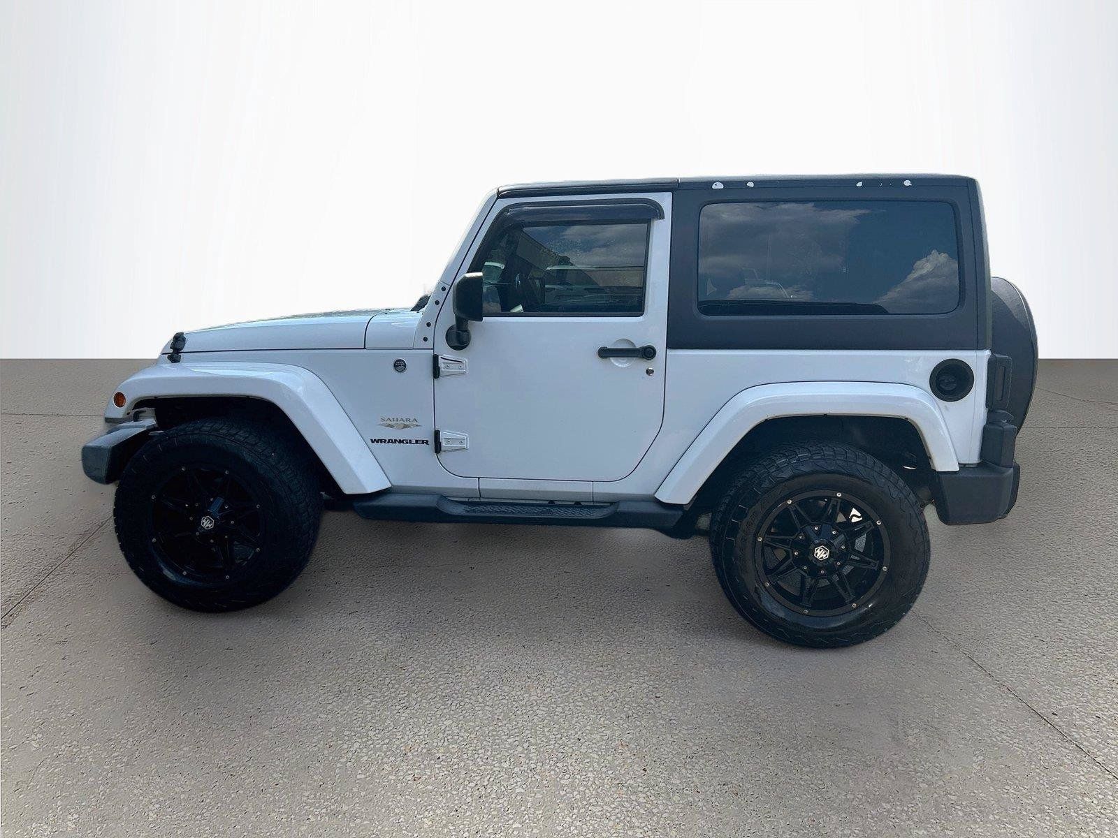 Used 2014 Jeep Wrangler Sahara w/ Connectivity Group AWD/4WD image 7