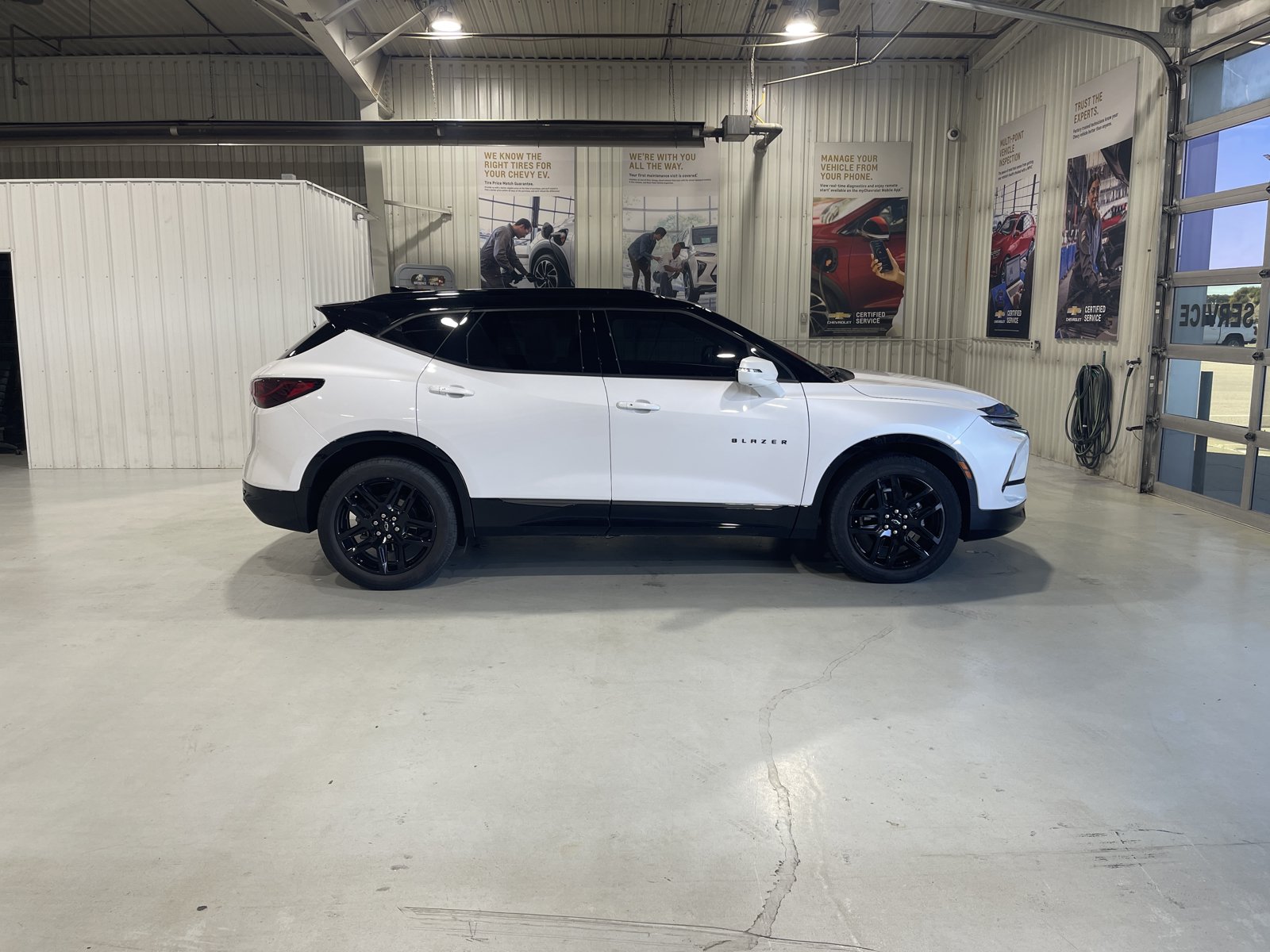 Used 2024 Chevrolet Blazer RS w/ Driver Confidence II Package AWD/4WD image 4