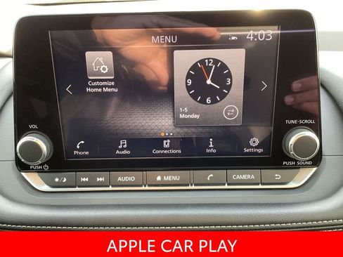 Used 2023 Nissan Rogue SV image 3