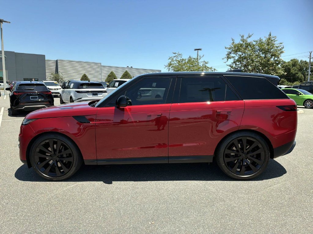 Used 2026 Land Rover Range Rover Sport SE AWD/4WD image 2