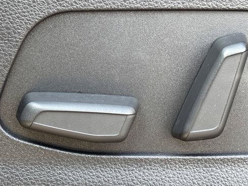 Used 2023 Kia Carnival LX image 35