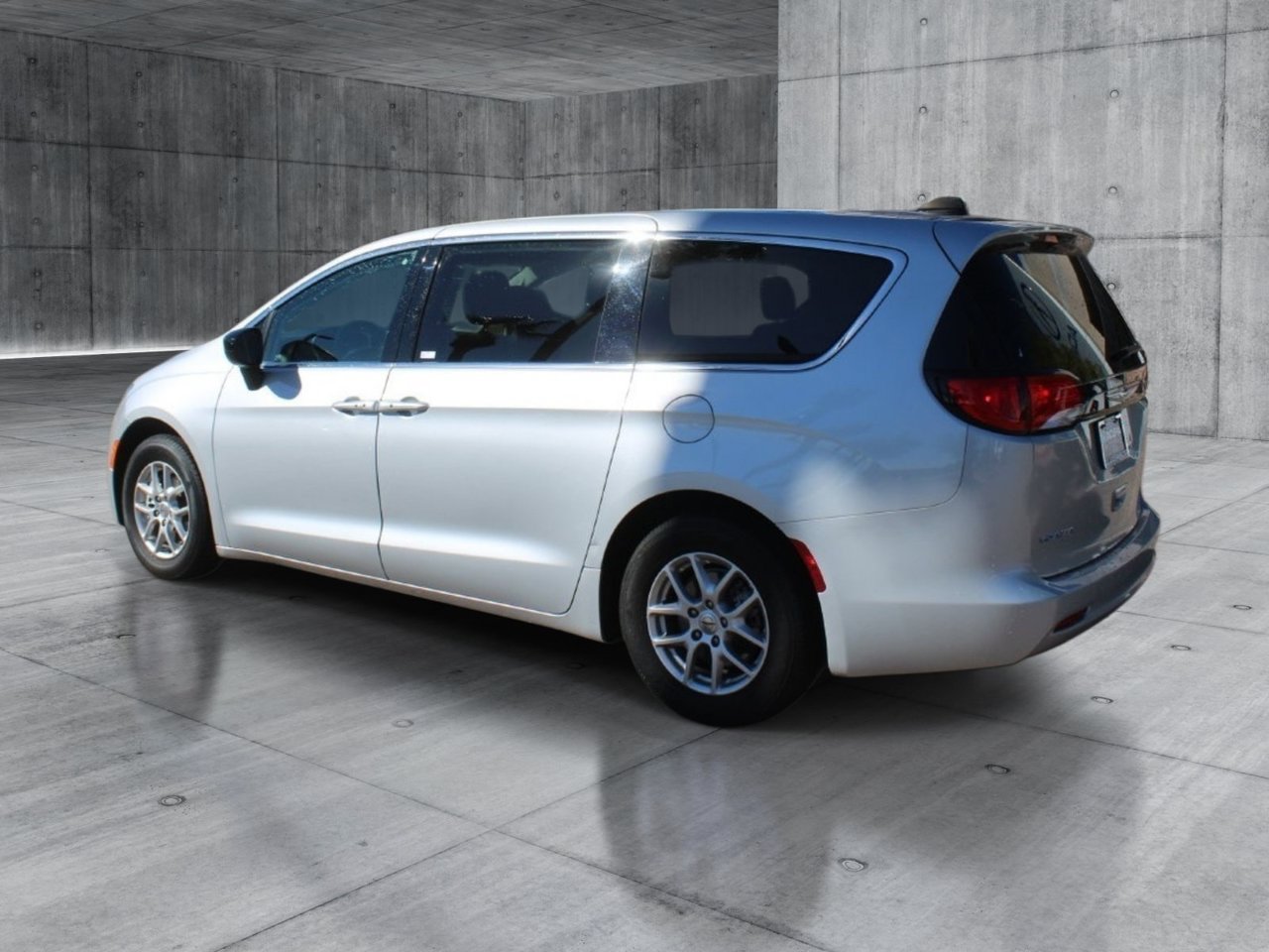 Used 2024 Chrysler Voyager LX FWD image 3