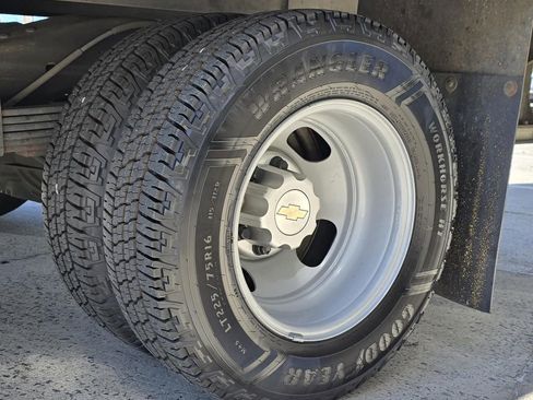 Used 2019 Chevrolet Express 3500 Extended w/ Power Convenience Package image 10