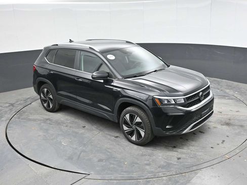 Used 2024 Volkswagen Taos SE AWD/4WD image 18