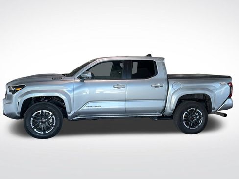 Used 2025 Toyota Tacoma TRD Sport AWD/4WD image 7