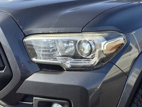 Certified 2017 Toyota Tacoma TRD Sport image 11