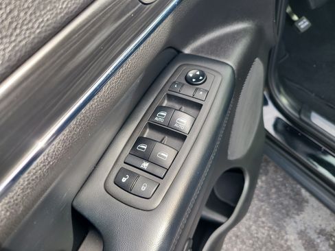 Used 2021 Jeep Grand Cherokee Limited w/ Luxury Group II RWD image 16