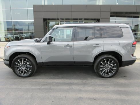 Used 2026 Lexus GX 550 w/ Accessory Package (2T) AWD/4WD image 3