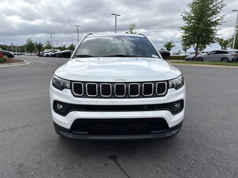 Used 2024 Jeep Compass Latitude AWD/4WD image 3