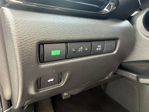 Certified 2025 Nissan Sentra SR FWD image 15