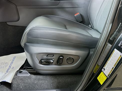 Used 2026 Lexus GX 550 w/ Accessory Package (2T) AWD/4WD image 19