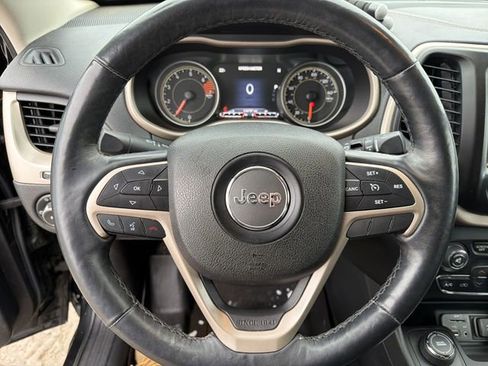 Used 2016 Jeep Cherokee Limited image 16