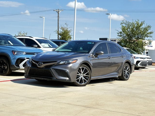 Used 2023 Toyota Camry SE FWD image 1