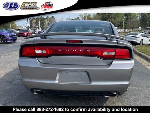 Used 2014 Dodge Charger SE RWD image 4