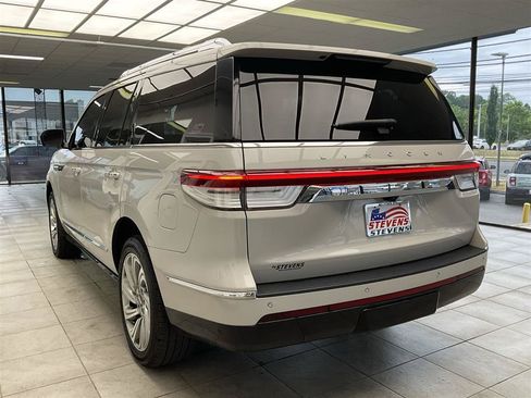 Used 2023 Lincoln Navigator Reserve AWD/4WD image 7