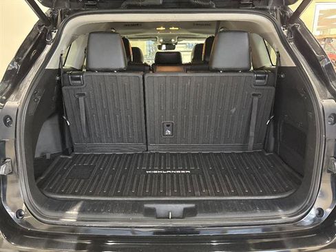 Used 2021 Toyota Highlander XLE AWD/4WD image 26