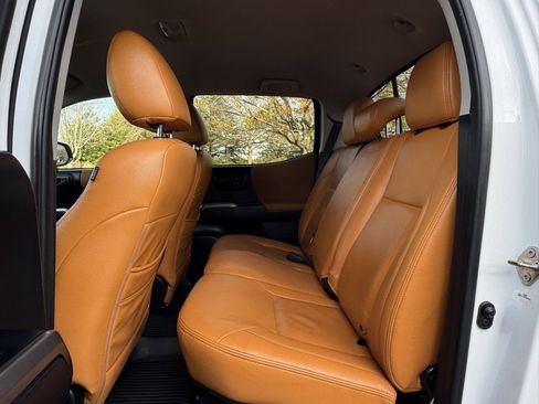 Used 2016 Toyota Tacoma SR5 image 17