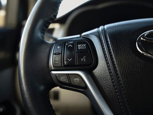 Used 2015 Toyota Highlander XLE image 6