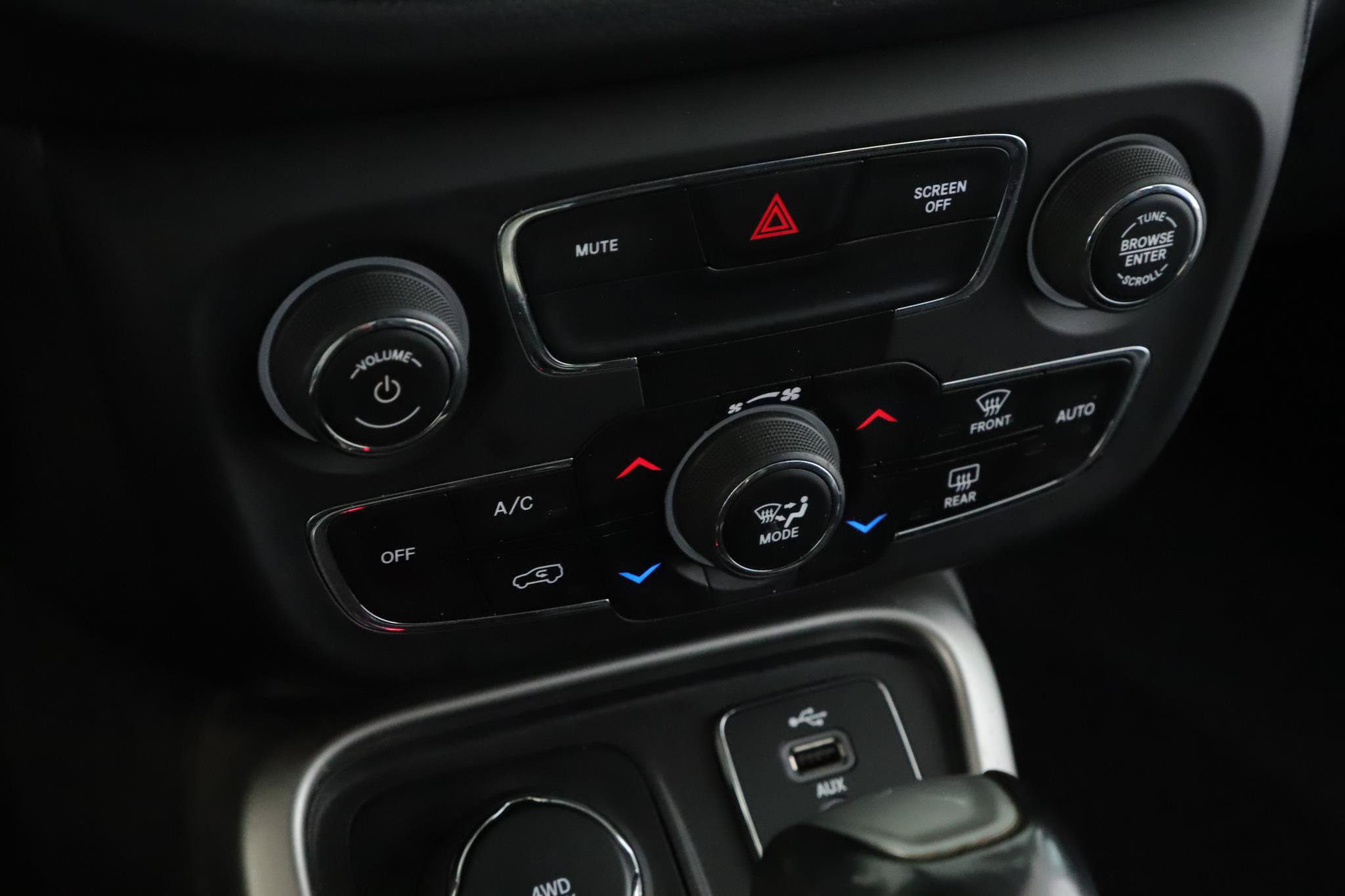 Used 2018 Jeep Compass Latitude w/ Popular Equipment Group AWD/4WD image 13