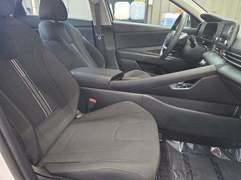 Used 2025 Hyundai Elantra Hybrid FWD image 10