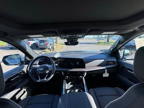 New 2026 Chevrolet Suburban Premier image 16