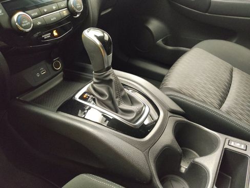 Used 2020 Nissan Rogue SV AWD/4WD image 26