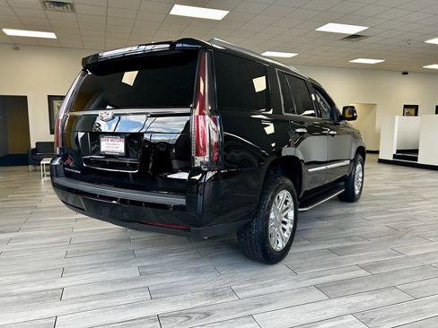 Used 2018 Cadillac Escalade 2WD image 6