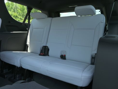 New 2026 Chevrolet Suburban Premier AWD/4WD image 15