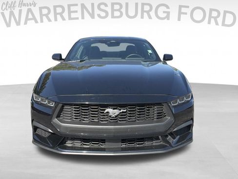 Used 2025 Ford Mustang Coupe RWD image 2