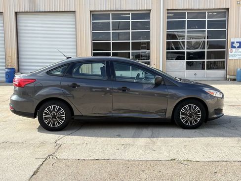 Used 2018 Ford Focus S FWD image 4