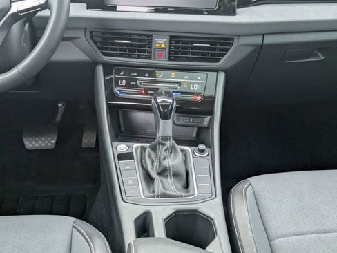 Certified 2025 Volkswagen Jetta SE FWD image 19