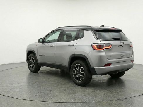 Used 2025 Jeep Compass Trailhawk image 6