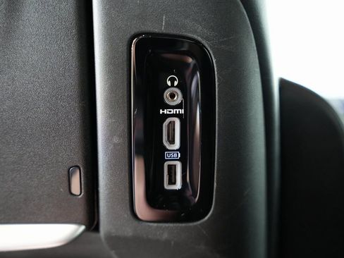 Used 2019 Chrysler Pacifica Limited w/ Advanced Safetytec Group image 43