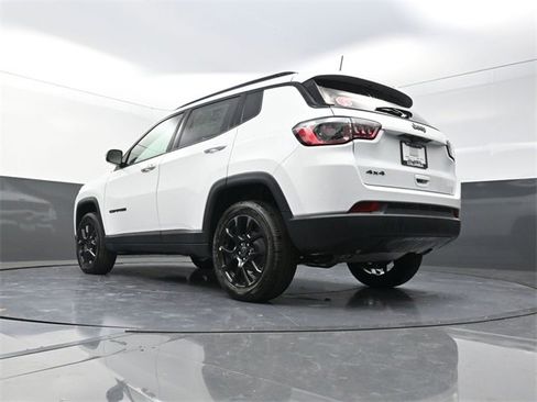 New 2026 Jeep Compass Latitude image 21