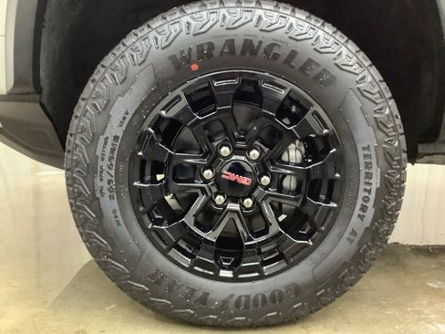 New 2026 GMC Canyon Elevation w/ Convenience Package image 29