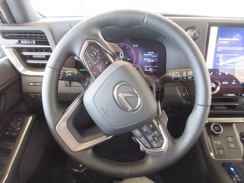 Used 2026 Lexus GX 550 w/ Accessory Package (2T) AWD/4WD image 41