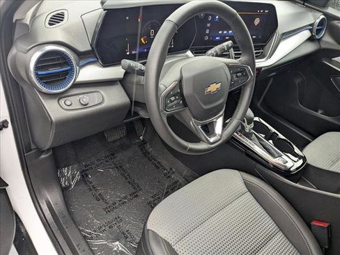 Used 2025 Chevrolet Trax LT w/ LT Convenience Package image 10