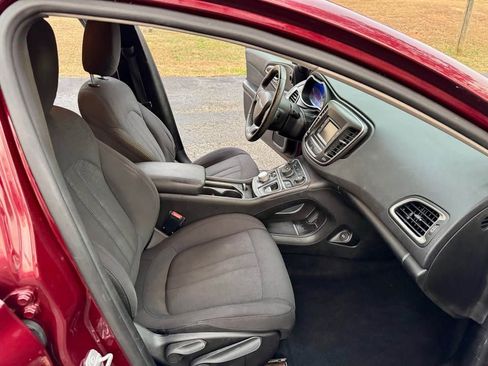 Used 2015 Chrysler 200 Limited w/ Convenience Group image 6