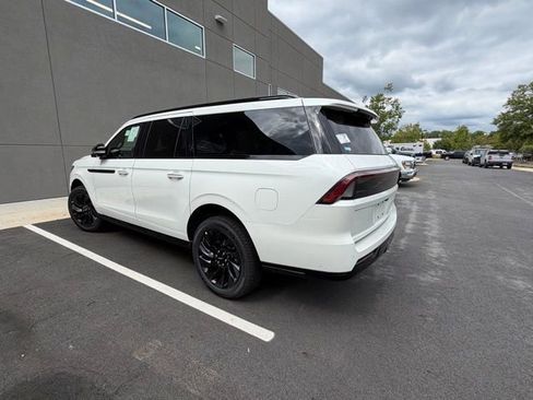 New 2025 Lincoln Navigator L Reserve w/ Jet Appearance Package image 4