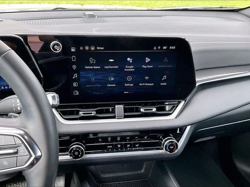 Used 2026 Chevrolet Equinox LT FWD image 6