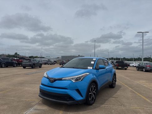 Used 2019 Toyota C-HR XLE FWD image 8