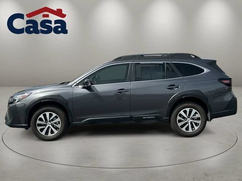 Used 2025 Subaru Outback Premium AWD/4WD image 2