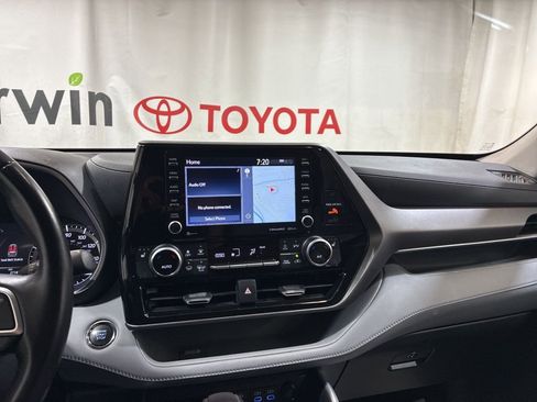 Used 2022 Toyota Highlander XLE image 33