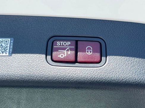 Used 2025 Mercedes-Benz GLC 43 AMG 4MATIC image 9