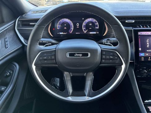 Used 2024 Jeep Grand Cherokee Limited w/ Luxury Tech Group II image 11